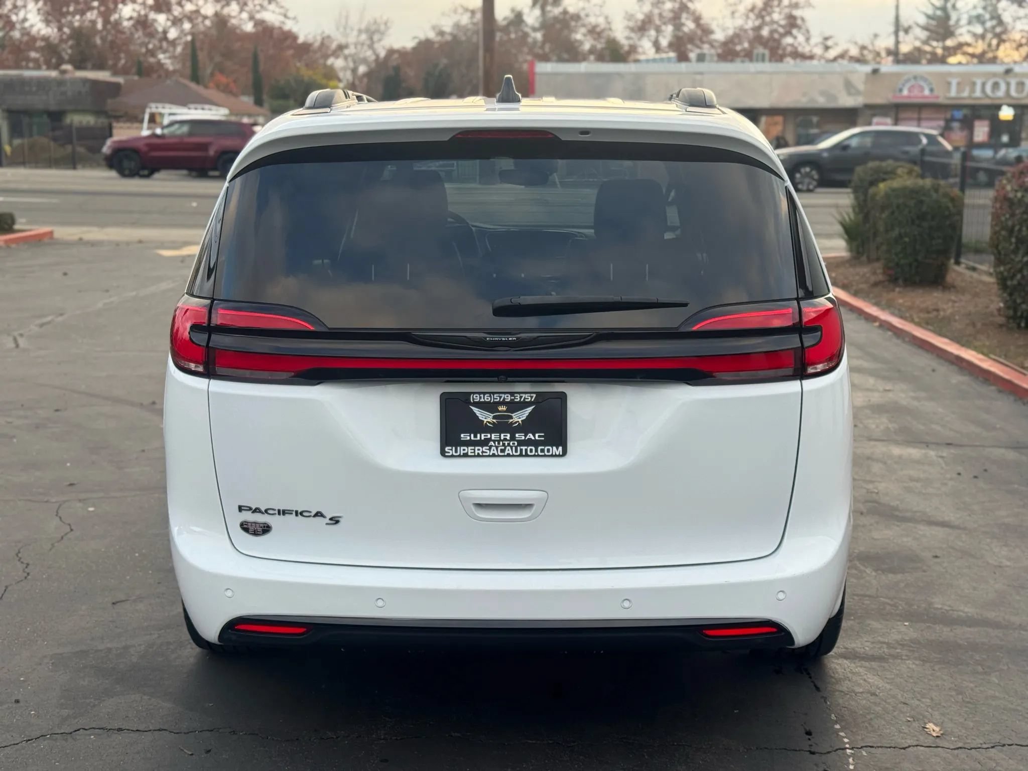Used 2023 Chrysler Pacifica Touring-L w/ S Appearance Package FWD image 5