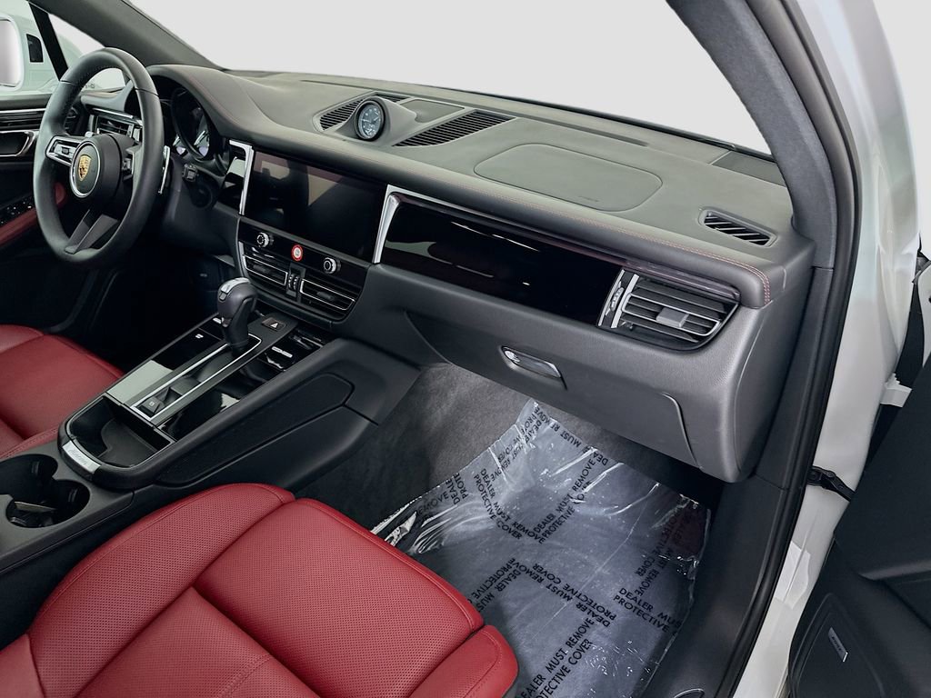 Certified 2026 Porsche Macan image 30
