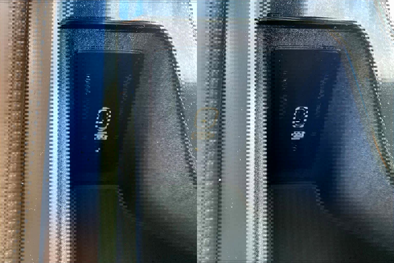 Used 2023 Volvo XC90 T8 Ultimate w/ Lounge Package image 37