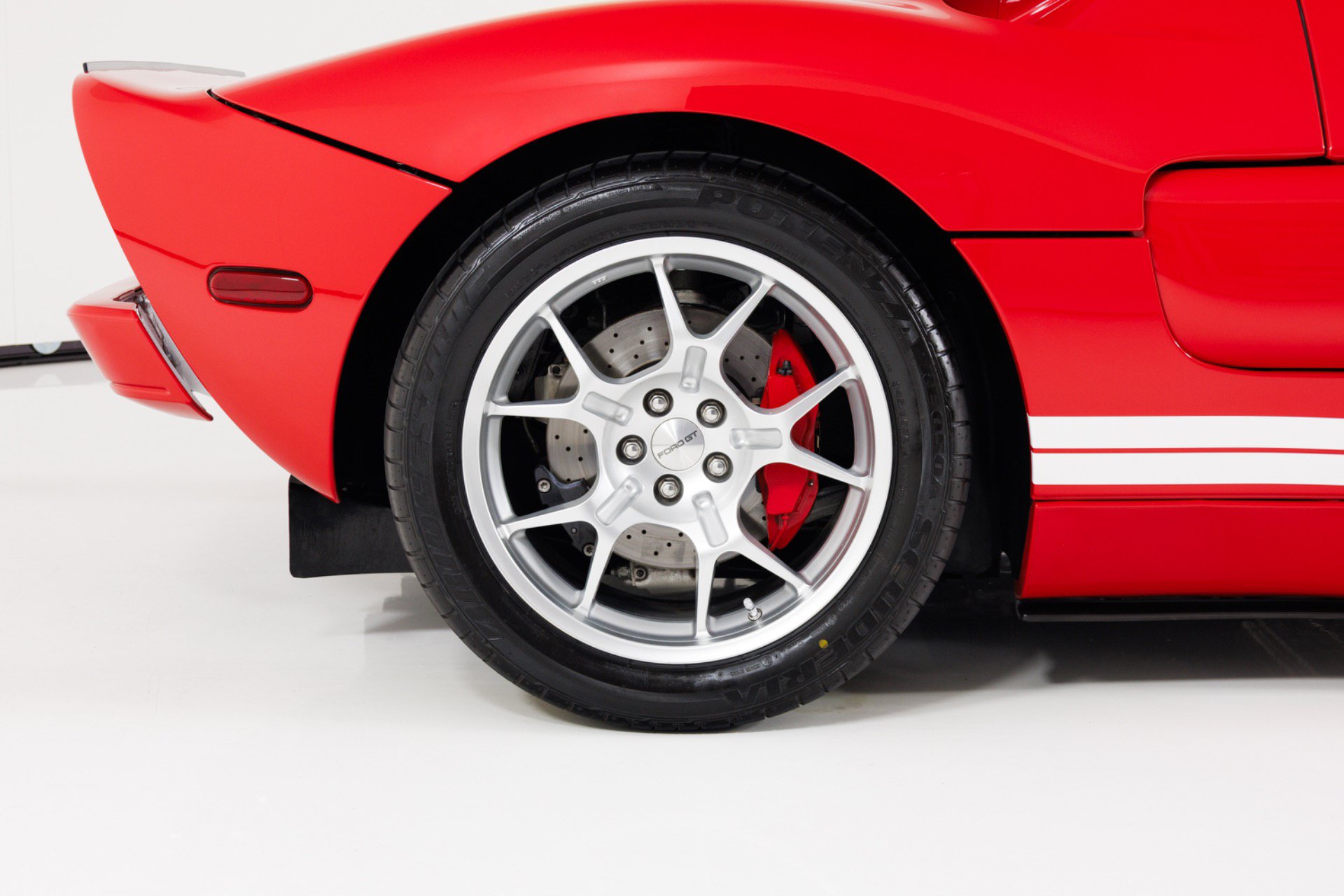 Used 2006 Ford GT RWD image 11