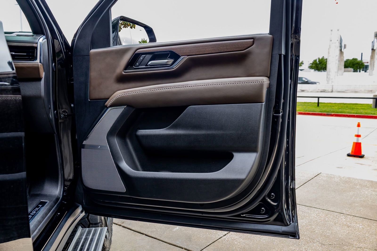 Used 2025 GMC Yukon Denali Ultimate image 40