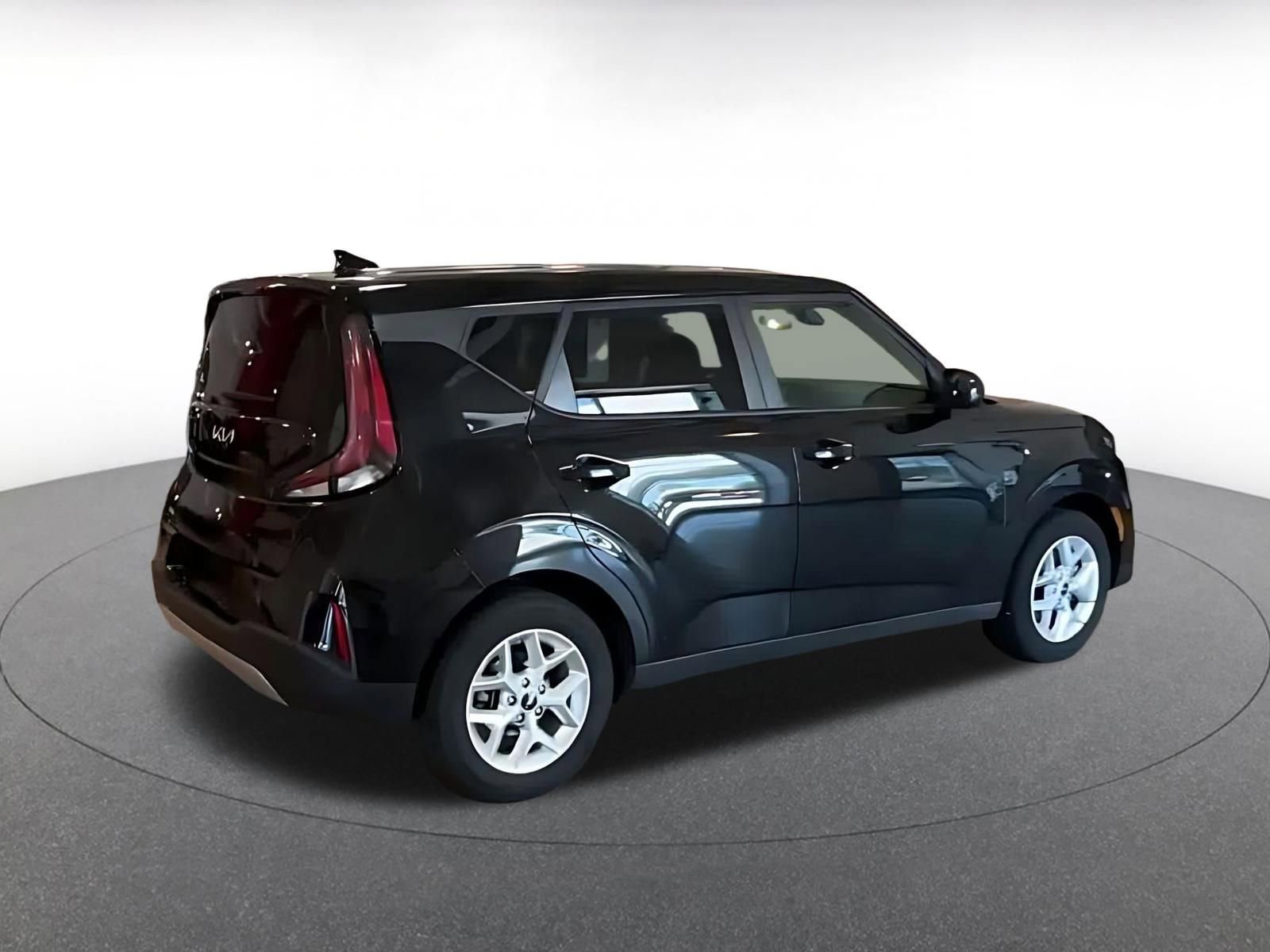 Used 2025 Kia Soul LX w/ LX Technology Package FWD image 12