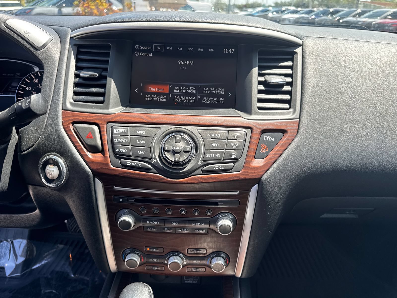 Used 2019 Nissan Pathfinder Platinum AWD/4WD image 30