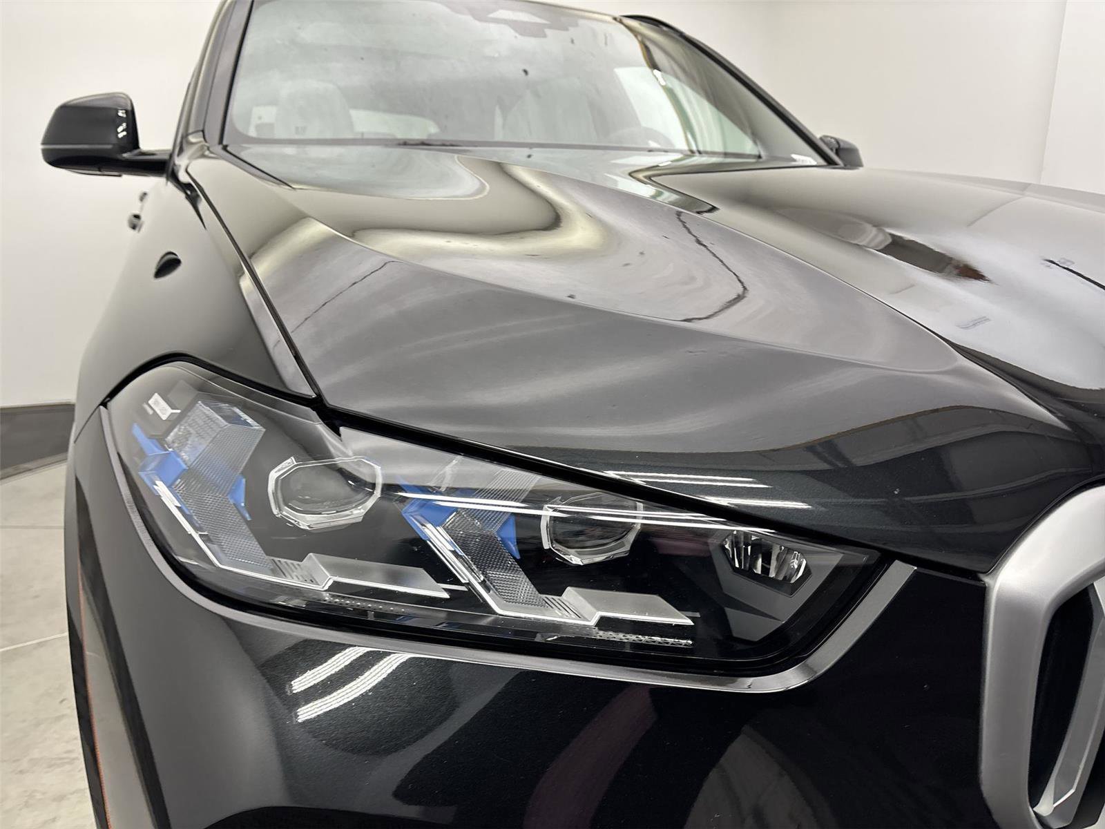 Used 2025 BMW X5 xDrive50e w/ M Sport Package image 18