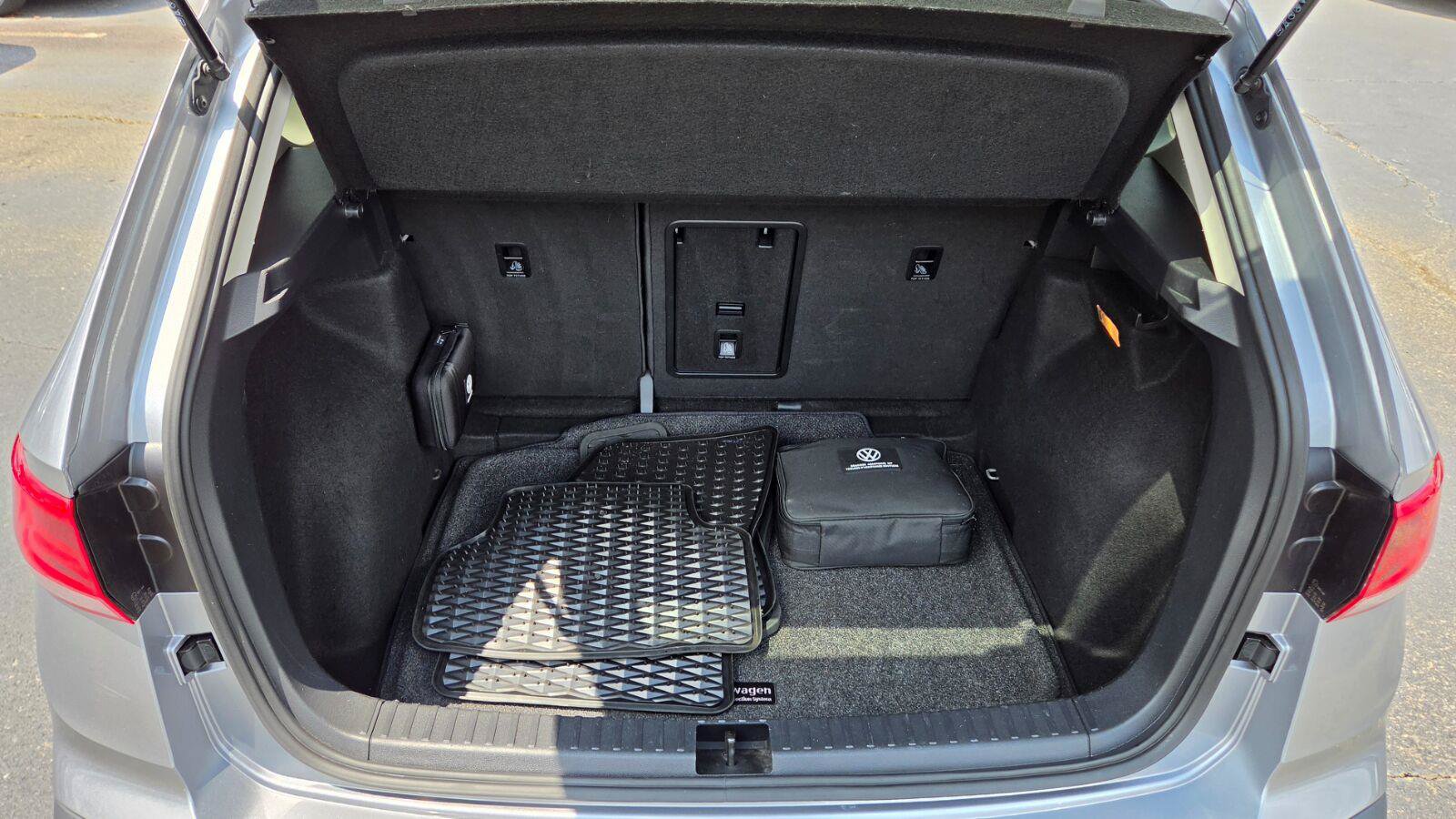Certified 2023 Volkswagen Taos SE w/ Panoramic Sunroof Package FWD image 61
