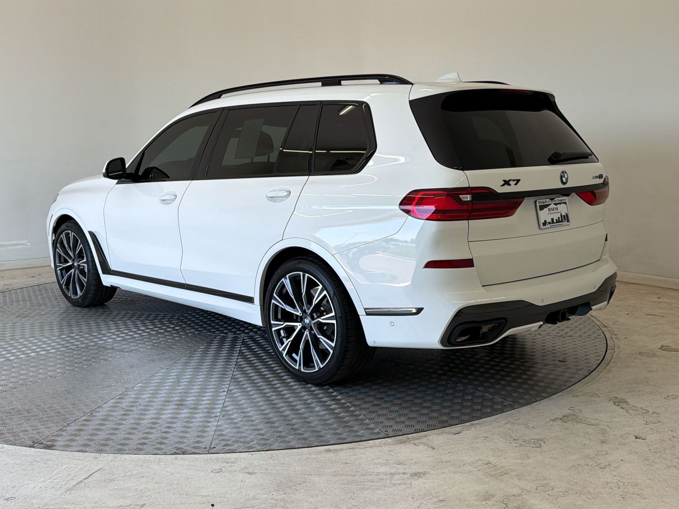 Used 2021 BMW X7 xDrive40i w/ M Sport Package AWD/4WD image 3