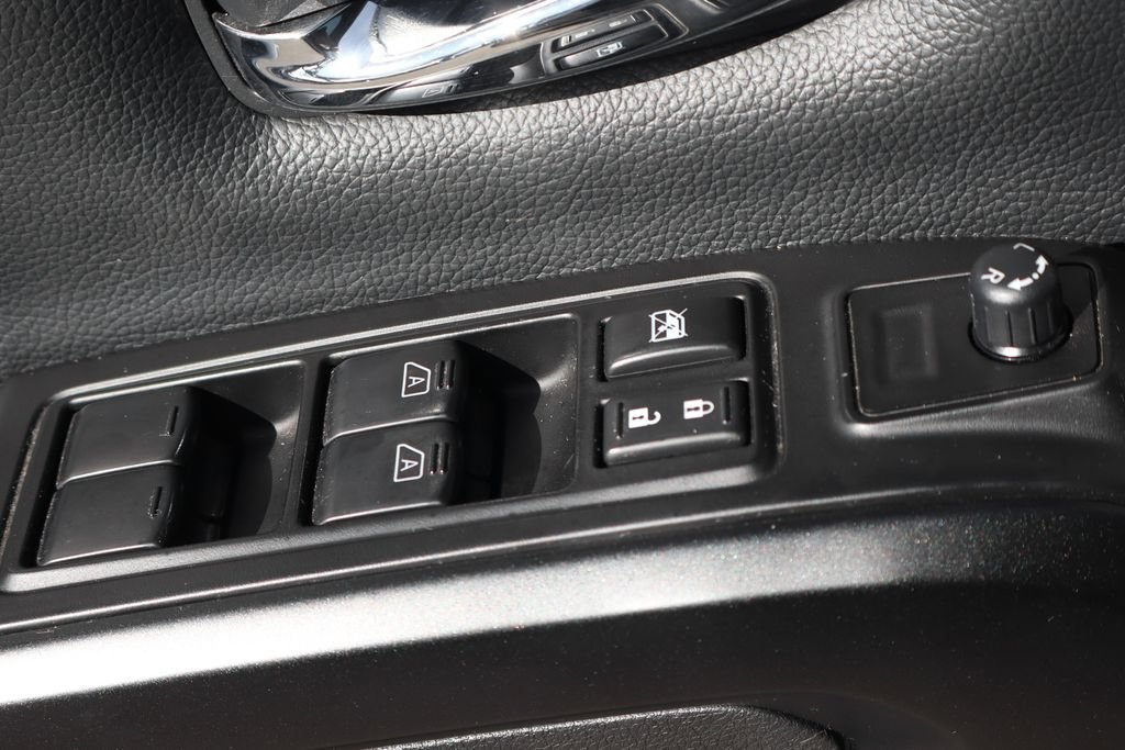 Used 2024 Nissan Titan PRO-4X w/ Pro-4x Utility Package AWD/4WD image 19