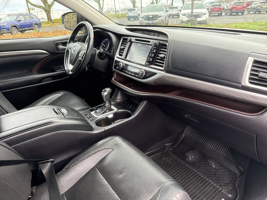 Used 2018 Toyota Highlander Limited Platinum image 33