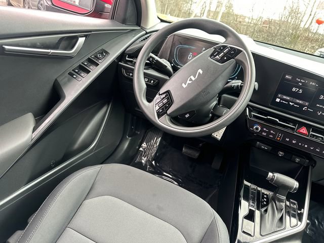 Used 2025 Kia Niro LX image 20