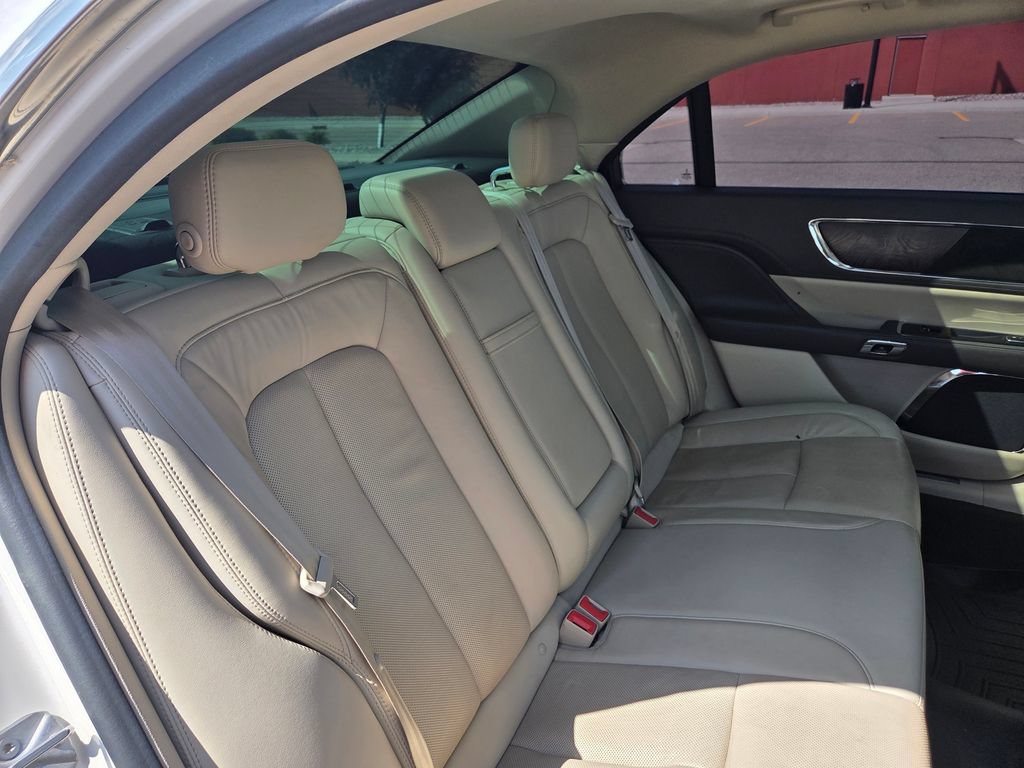 Used 2019 Lincoln Continental Select w/ Continental Climate Package AWD/4WD image 41