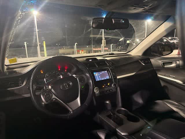 Used 2012 Toyota Camry SE w/ Leather Pkg FWD image 12
