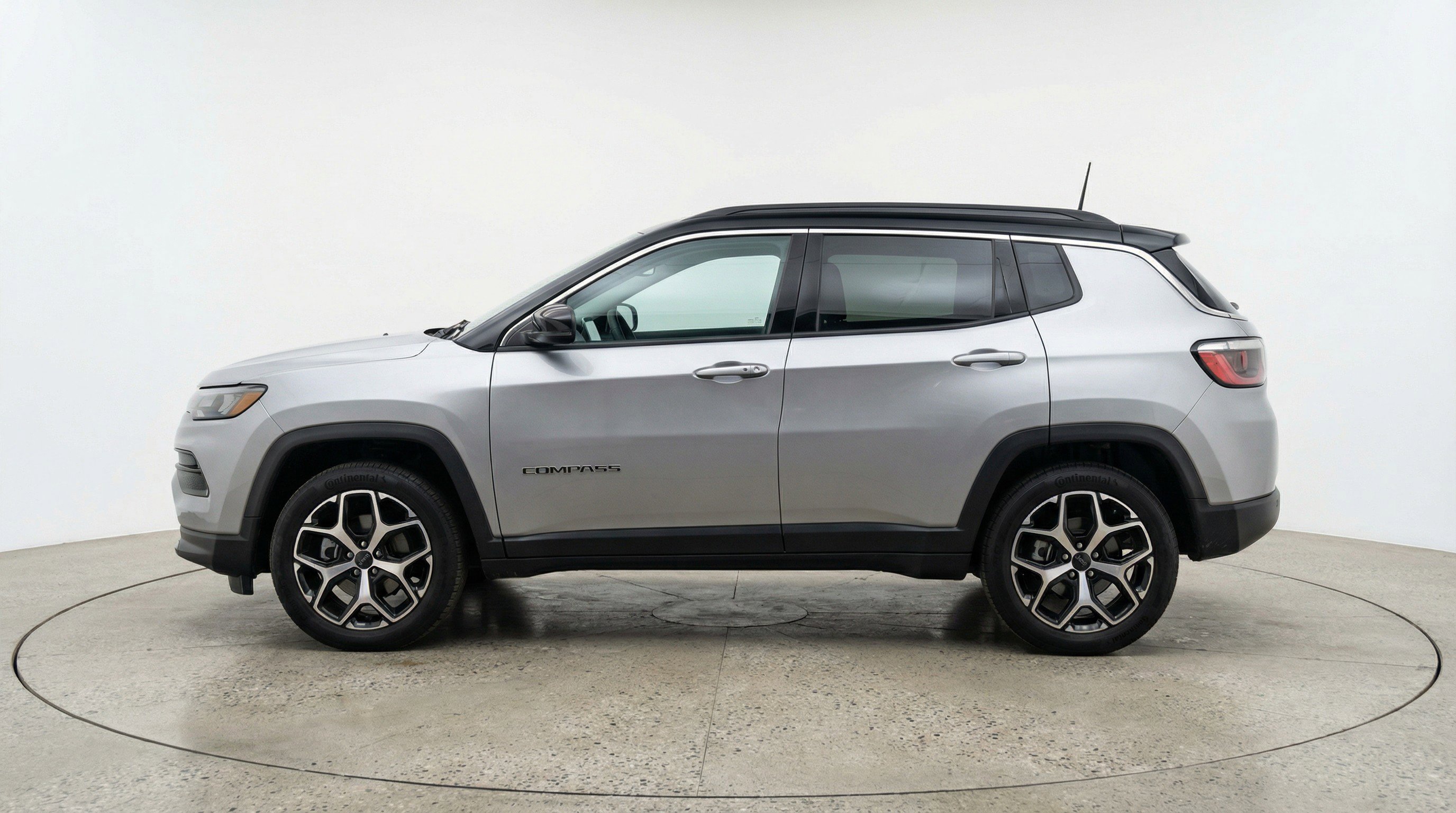 Used 2025 Jeep Compass Limited image 5