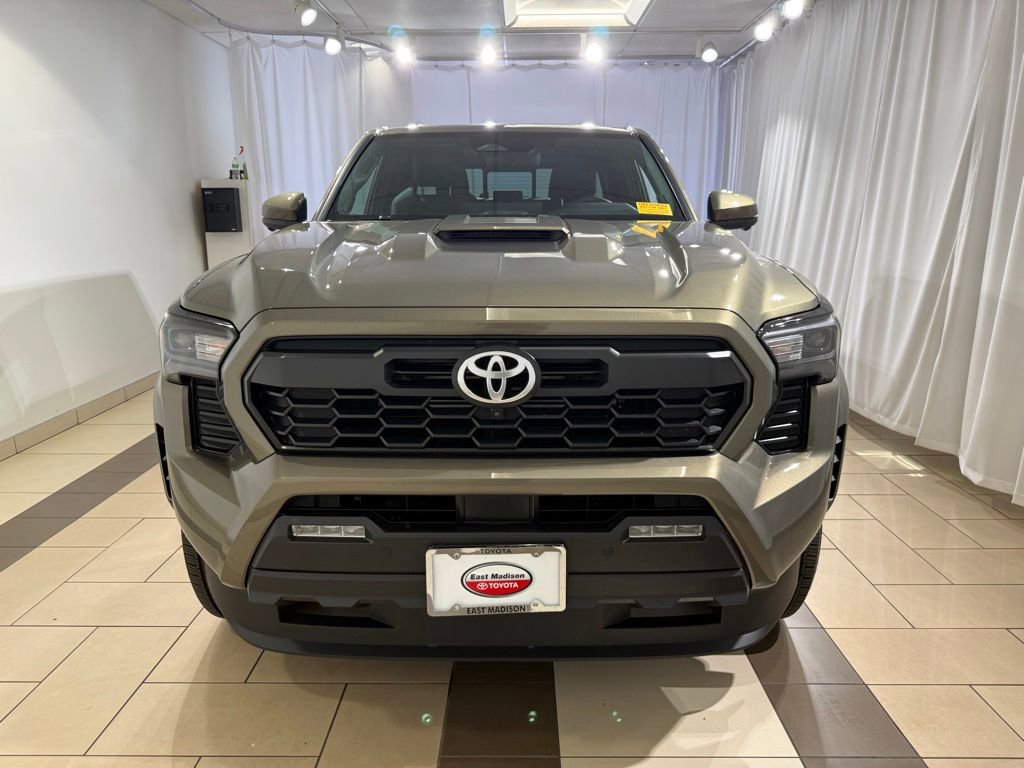 Used 2025 Toyota Tacoma TRD Sport w/ TRD Sport Premium Package AWD/4WD image 8