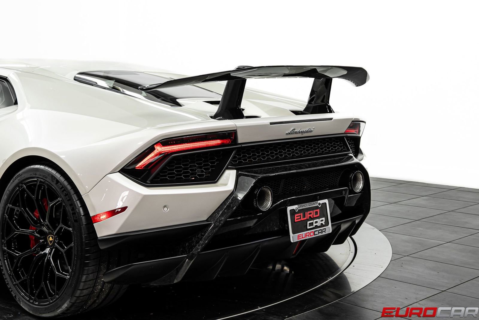 Used 2018 Lamborghini Huracan Performante AWD/4WD image 19