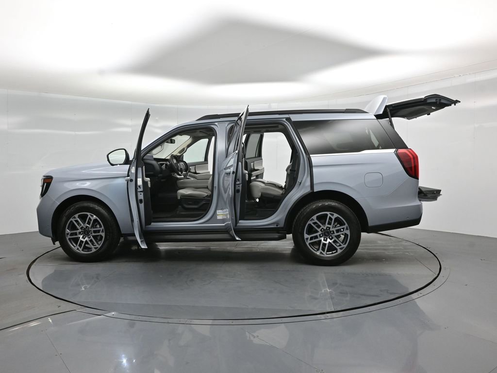 Certified 2025 Ford Expedition Active image 36