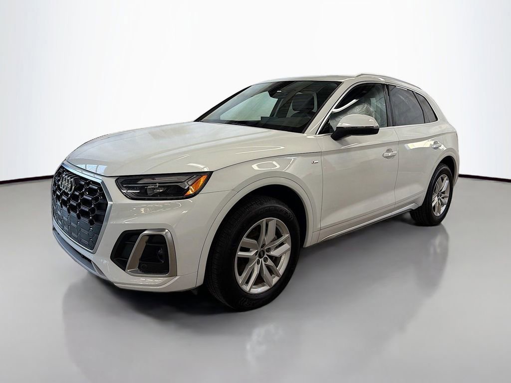 Used 2023 Audi Q5 2.0T Premium w/ Convenience Package image 3