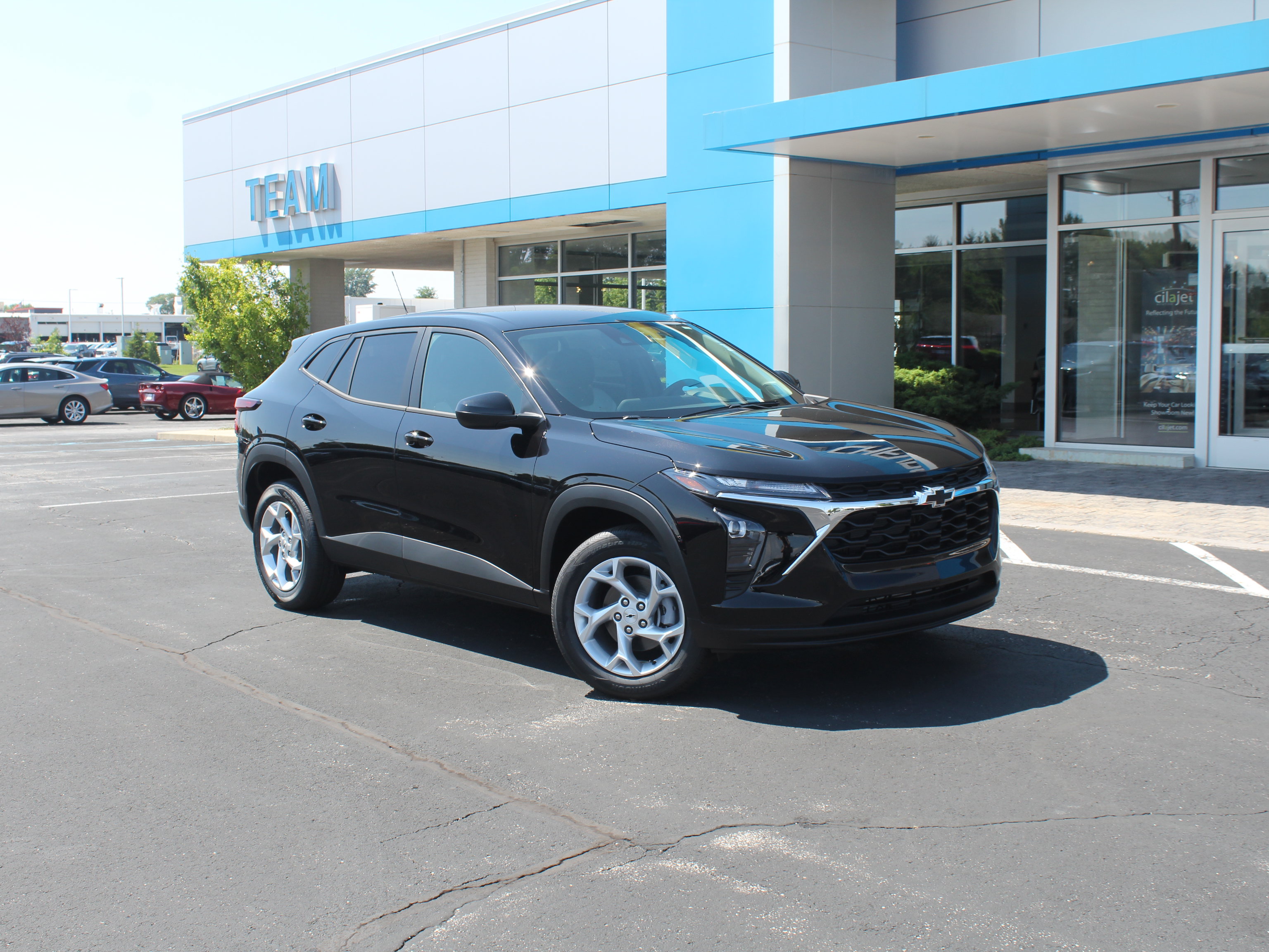 New 2026 Chevrolet Trax LS w/ LS Convenience Package FWD image 2