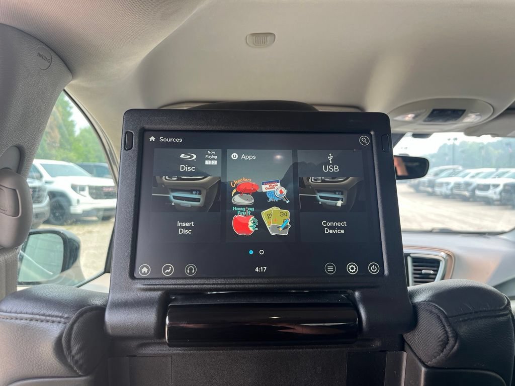 Used 2017 Chrysler Pacifica Touring-L Plus FWD image 34