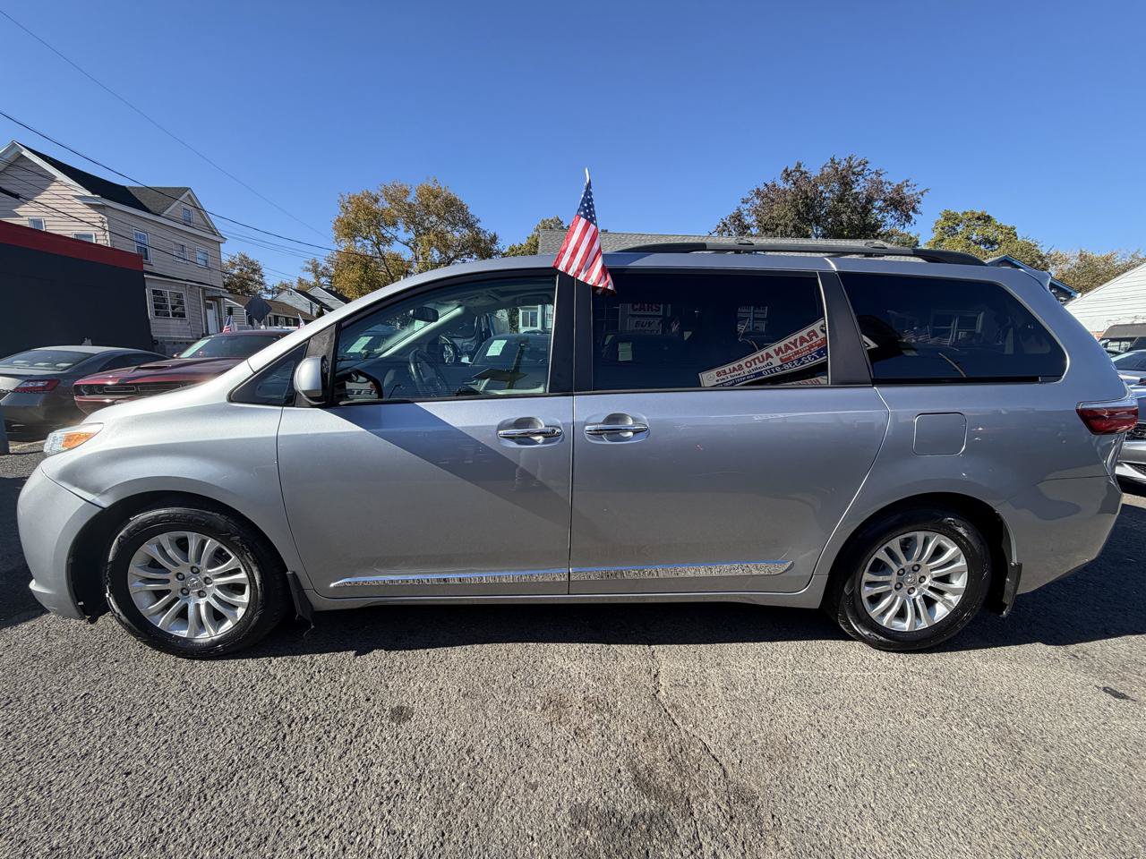 Used 2017 Toyota Sienna XLE w/ XLE Navigation Package FWD image 6