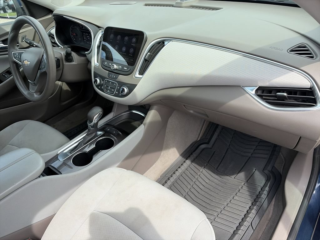 Used 2021 Chevrolet Malibu LT FWD image 30