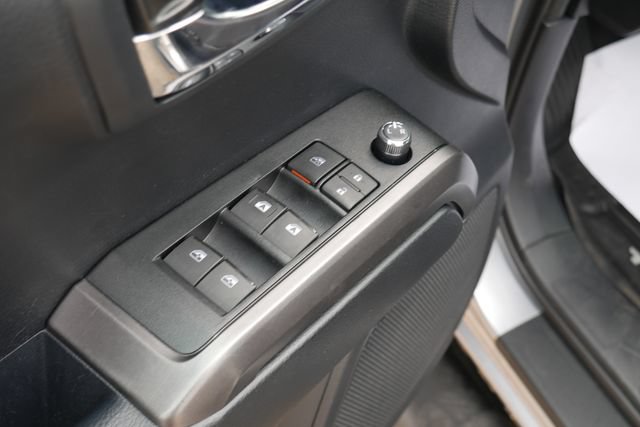 Used 2018 Toyota Tacoma TRD Off-Road w/ Technology Package AWD/4WD image 14