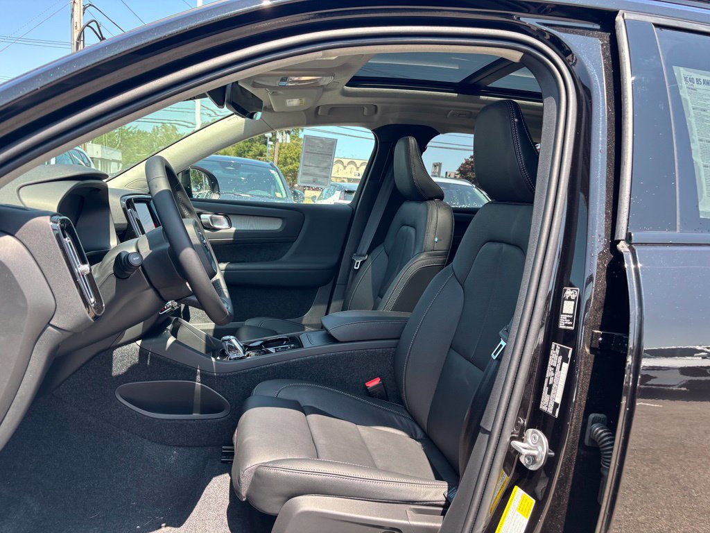 New 2026 Volvo XC40 B5 Plus w/ Protection Package Premier AWD/4WD image 15