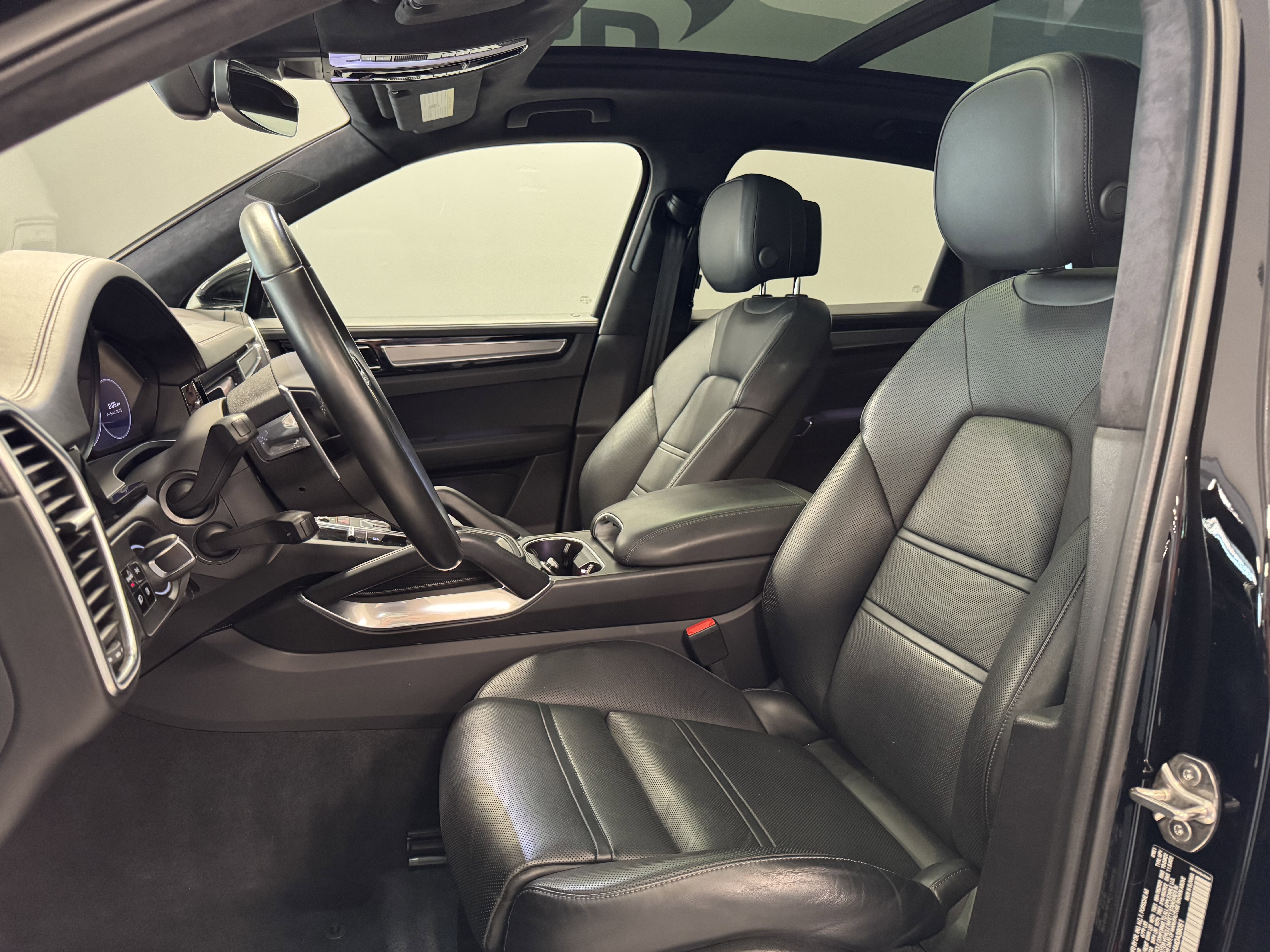 Used 2021 Porsche Cayenne Turbo S image 9