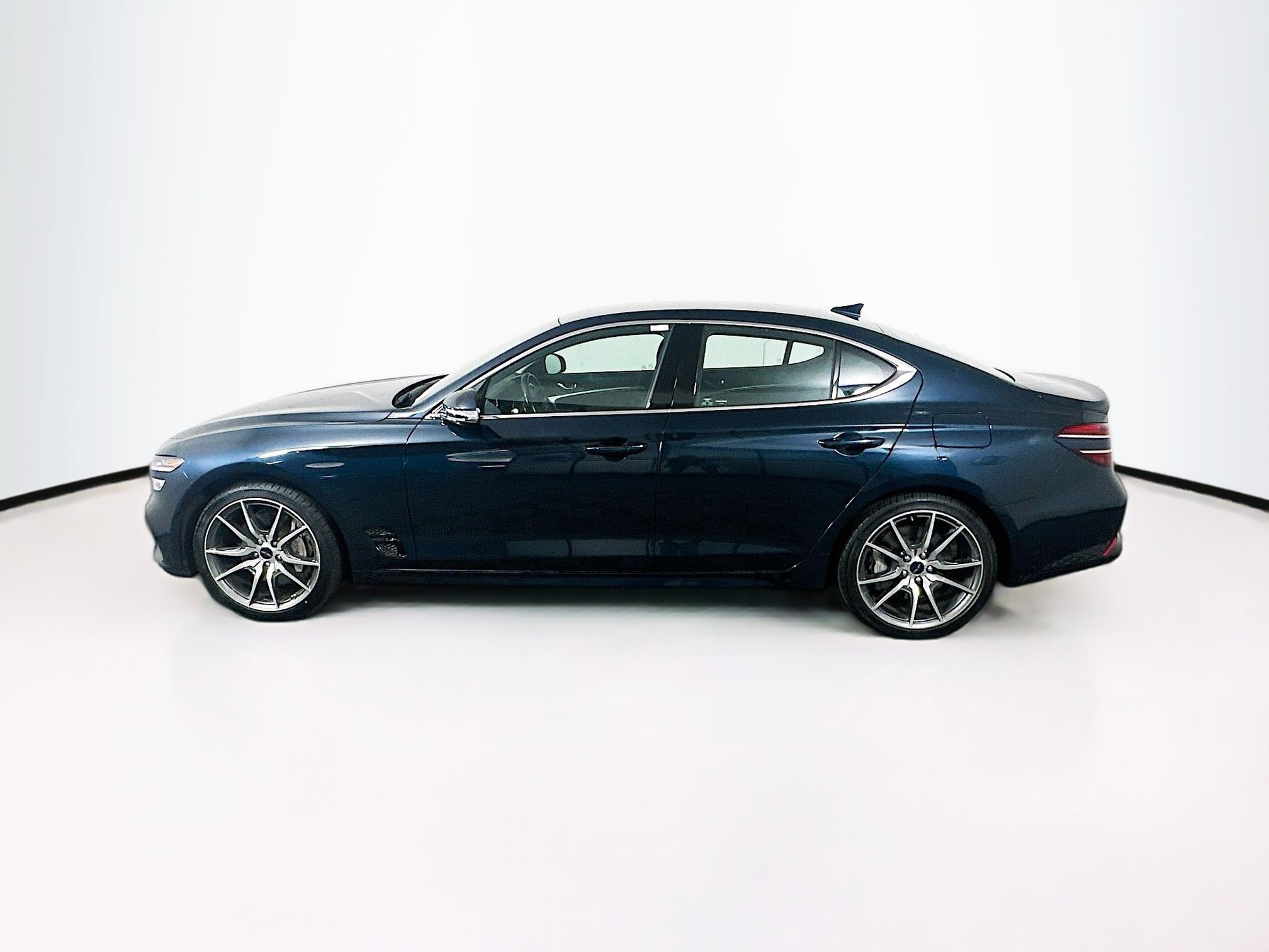 Used 2025 Genesis G70 2.5T RWD image 4