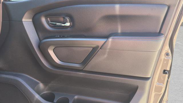 Used 2020 Nissan Titan PRO-4X w/ Pro-4x Convenience Package image 11