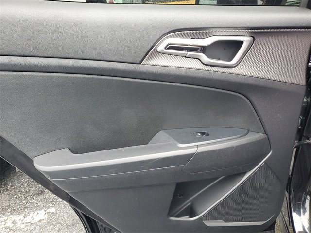 Used 2023 Kia Sportage LX image 19