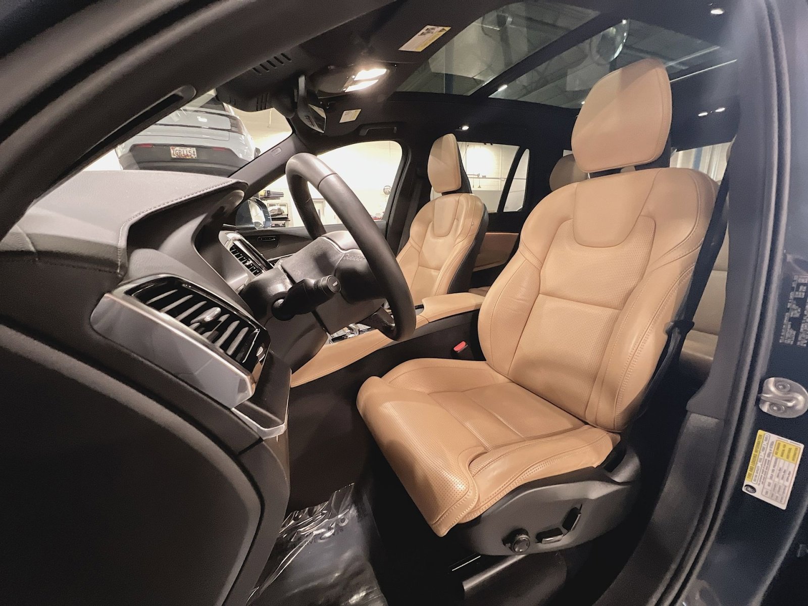 Used 2023 Volvo XC90 B6 Ultimate w/ Protection Package Premier image 13