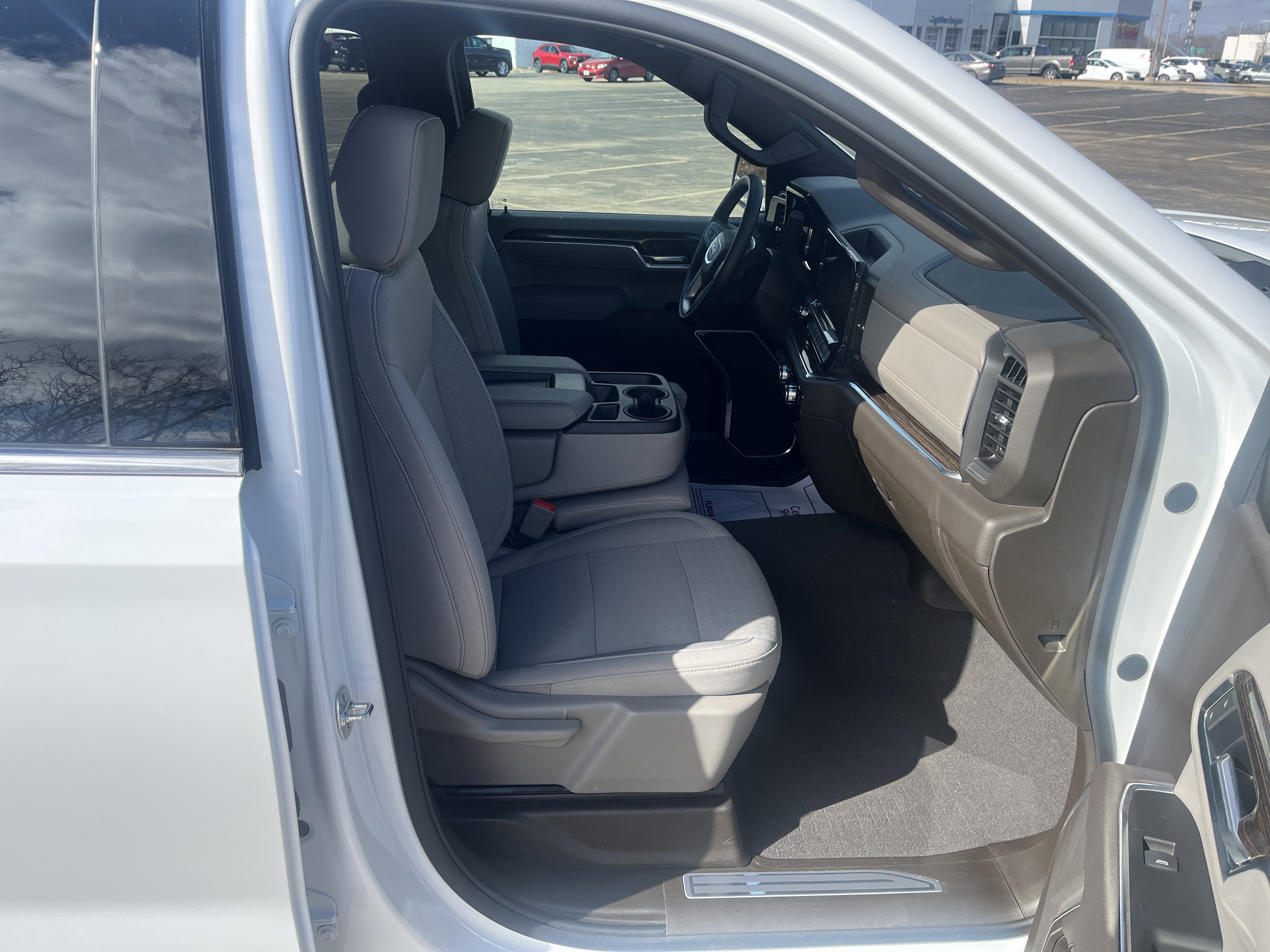 Used 2025 GMC Sierra 1500 SLE w/ Preferred Package image 30