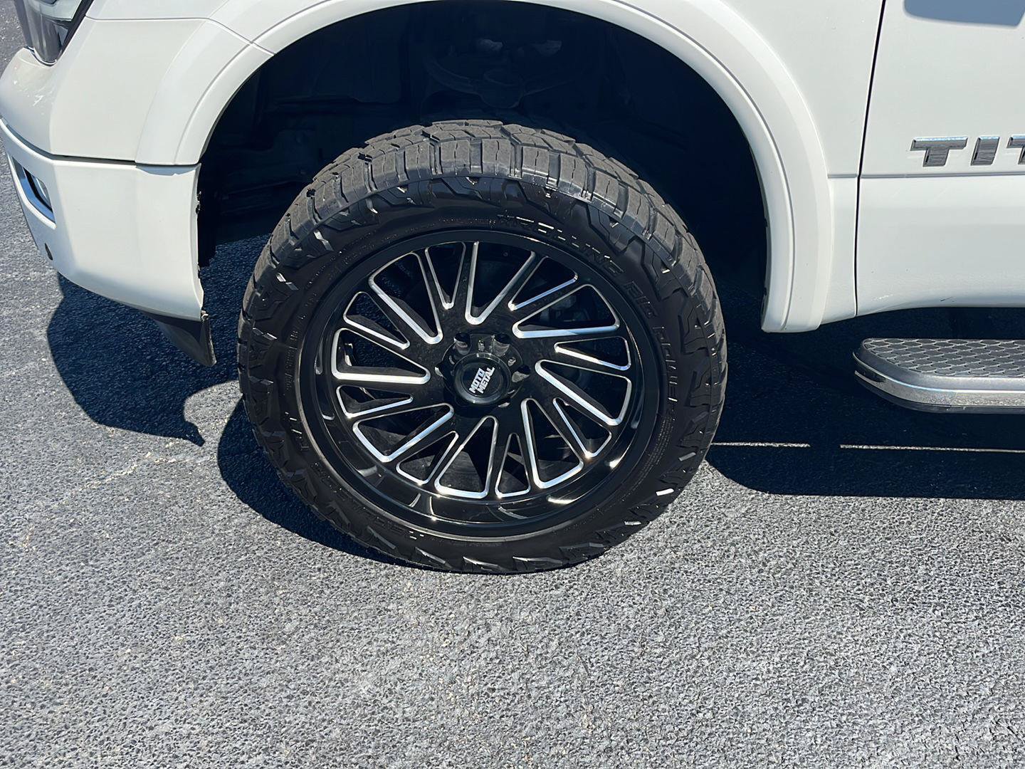Used 2021 Nissan Titan Platinum Reserve w/ Moonroof Package AWD/4WD image 36