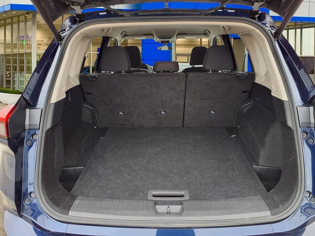 Used 2025 Nissan Rogue SV FWD image 24