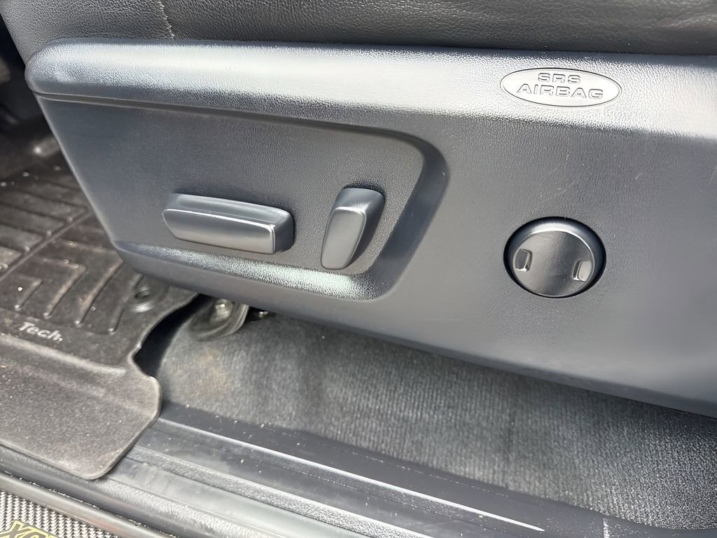 Used 2016 Toyota Tundra SR5 w/ SR5 Upgrade Package image 10