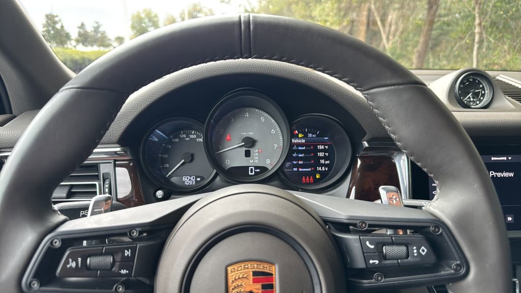 Certified 2025 Porsche Macan S image 10