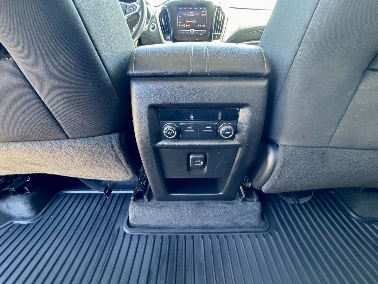 Used 2020 Chevrolet Traverse LS image 25