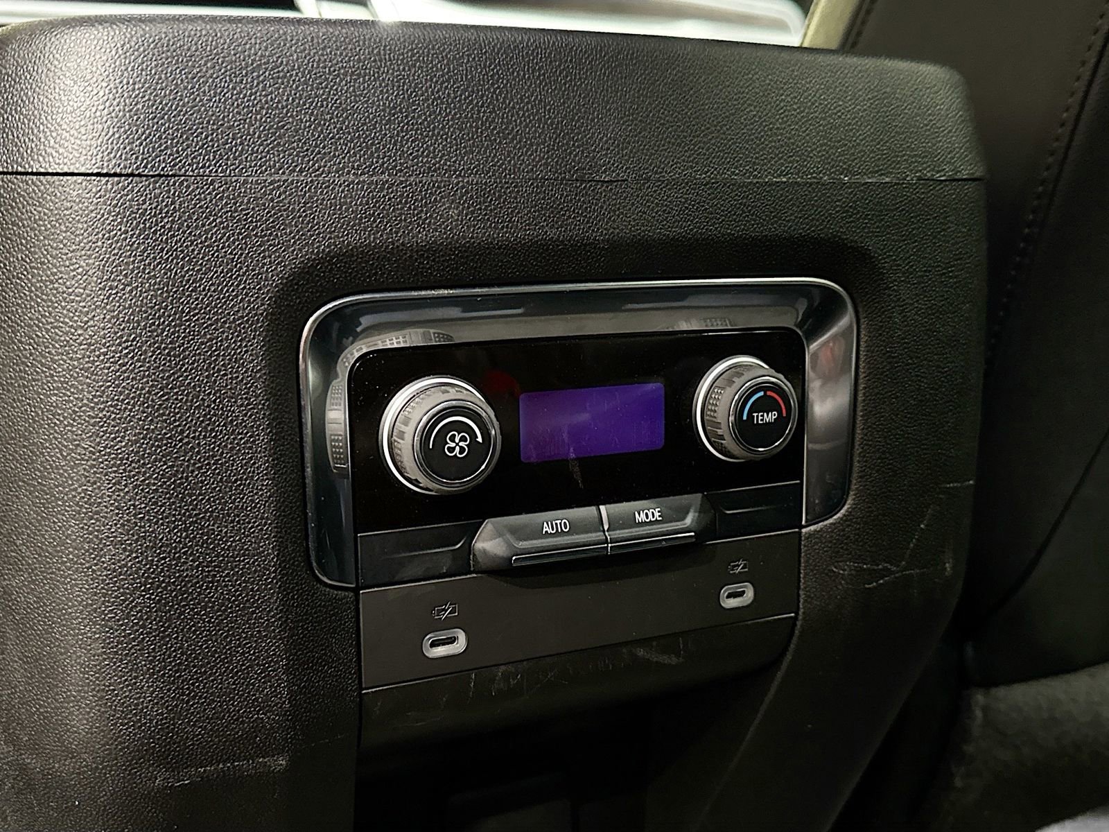 Used 2024 Chevrolet Tahoe LT AWD/4WD image 28