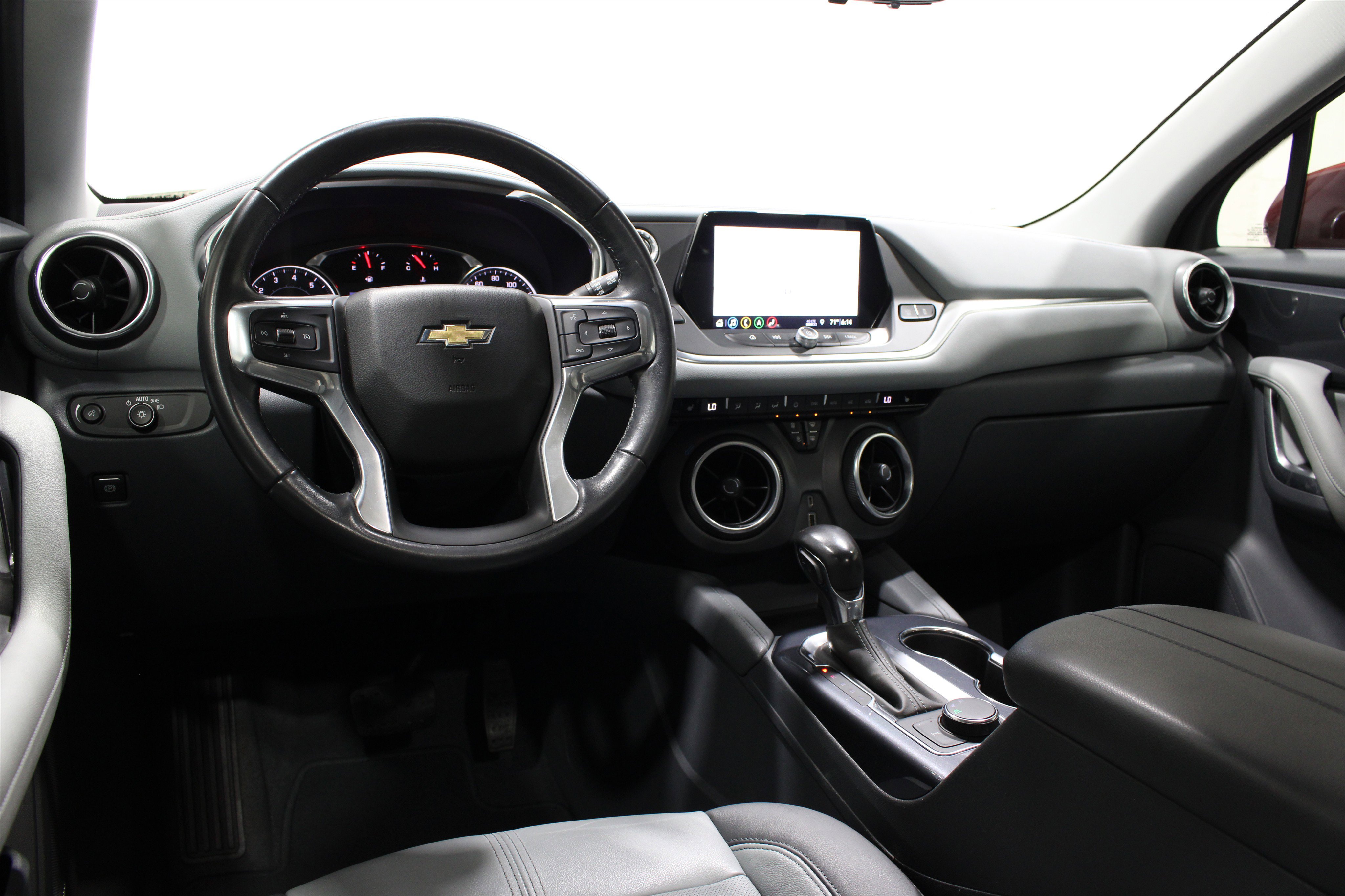 Used 2019 Chevrolet Blazer LT w/ Sun and Wheels Package FWD image 2