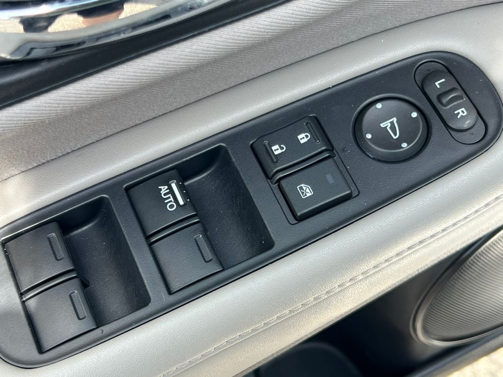 Used 2016 Honda HR-V LX image 10