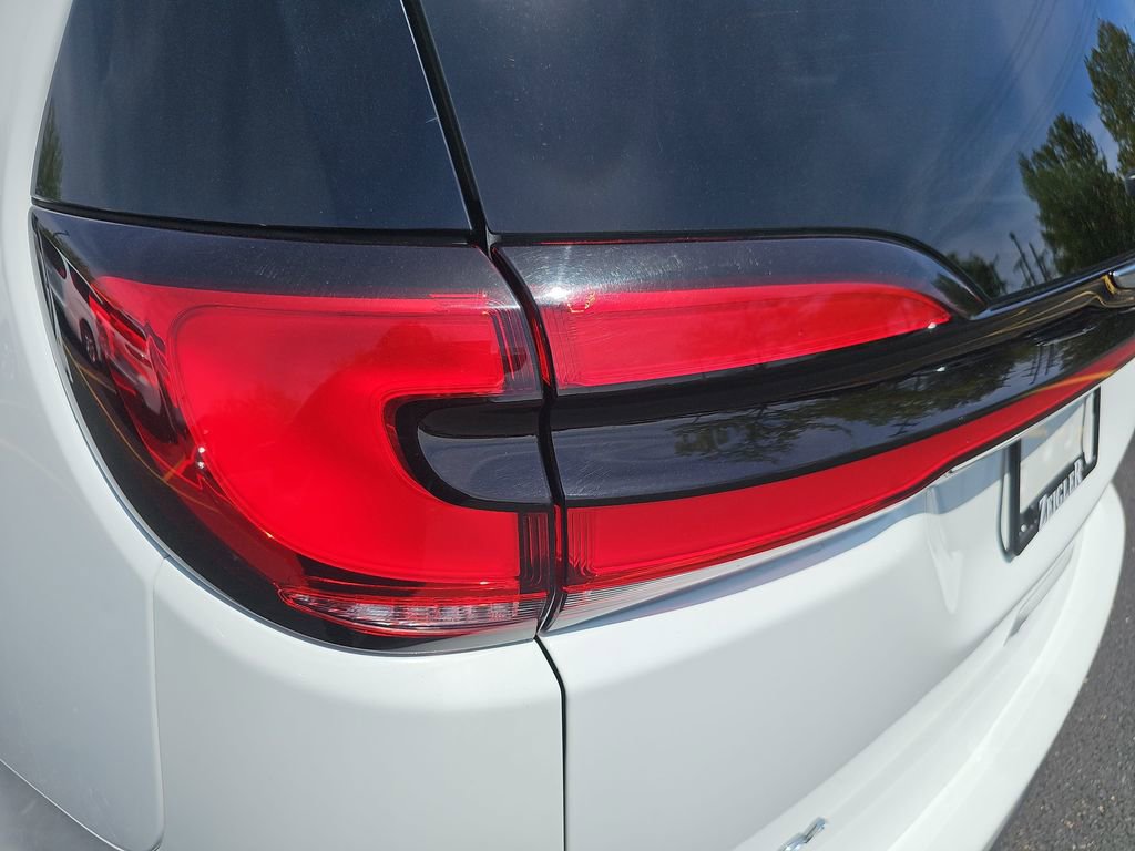 Certified 2022 Chrysler Pacifica Touring-L FWD image 35