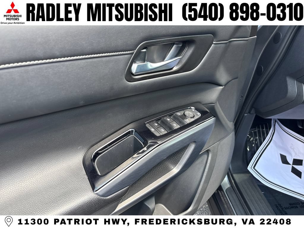 Used 2023 Nissan Pathfinder SL AWD/4WD image 5
