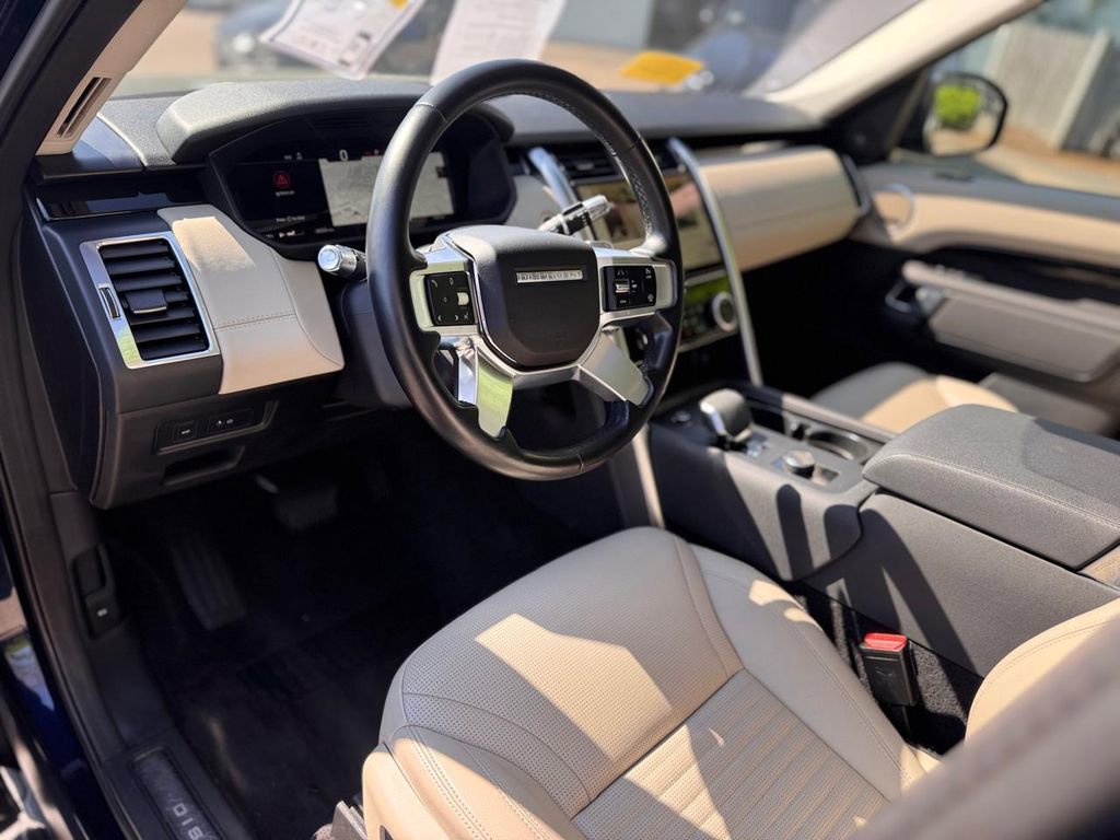 Used 2022 Land Rover Discovery S AWD/4WD image 13