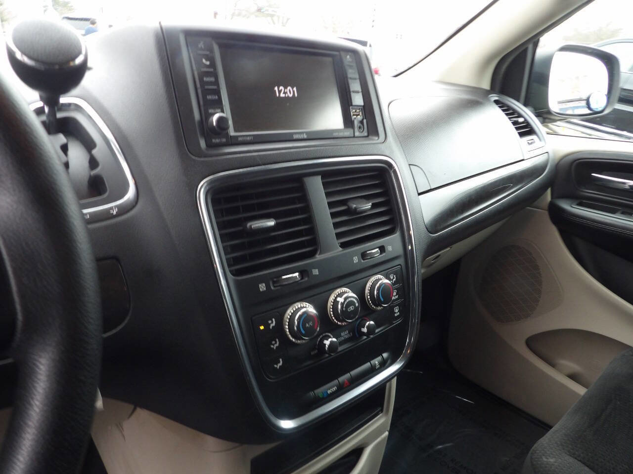 Used 2018 Dodge Grand Caravan SE w/ UConnect Hands-Free Group FWD image 7