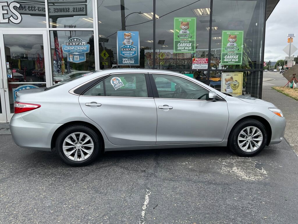 Used 2017 Toyota Camry LE image 4