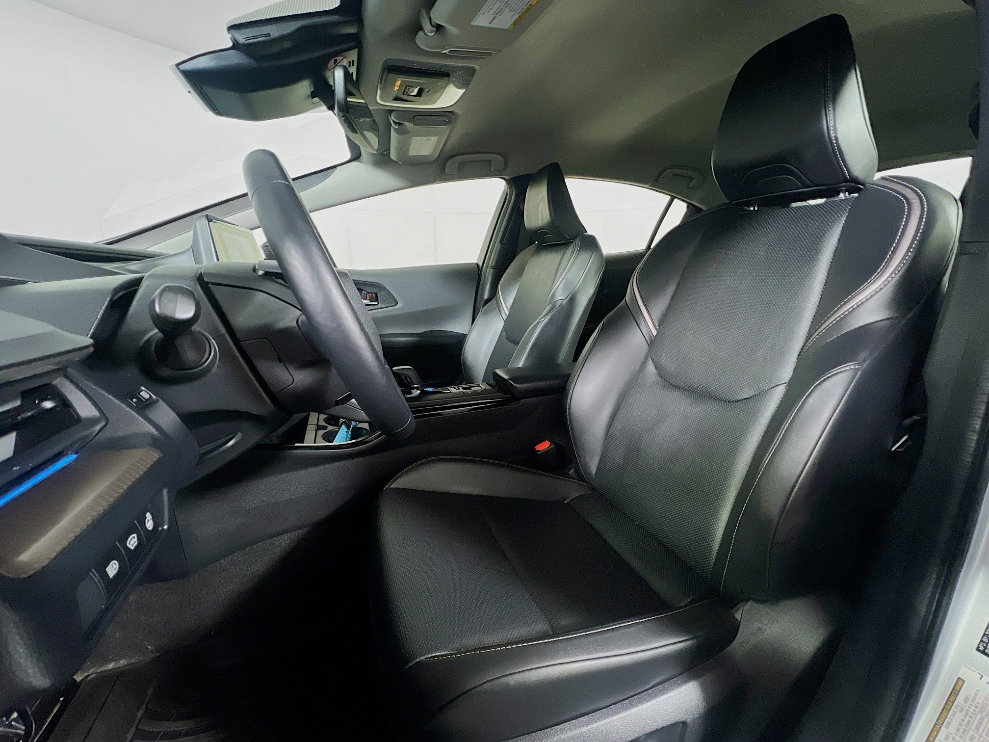 Used 2025 Toyota Prius XLE image 11