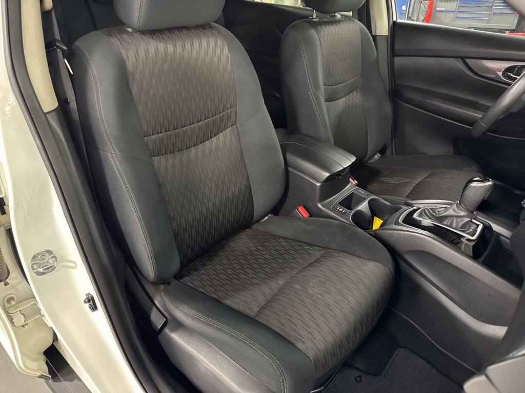 Used 2017 Nissan Rogue SV image 5