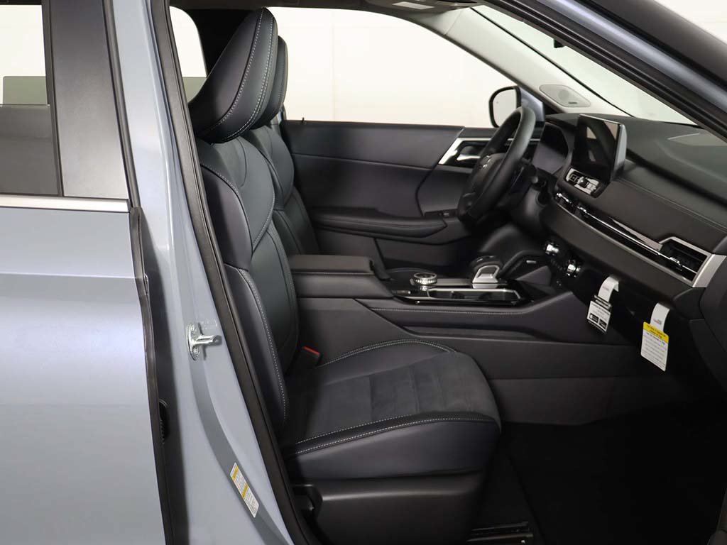 New 2026 Mitsubishi Outlander SE FWD image 28