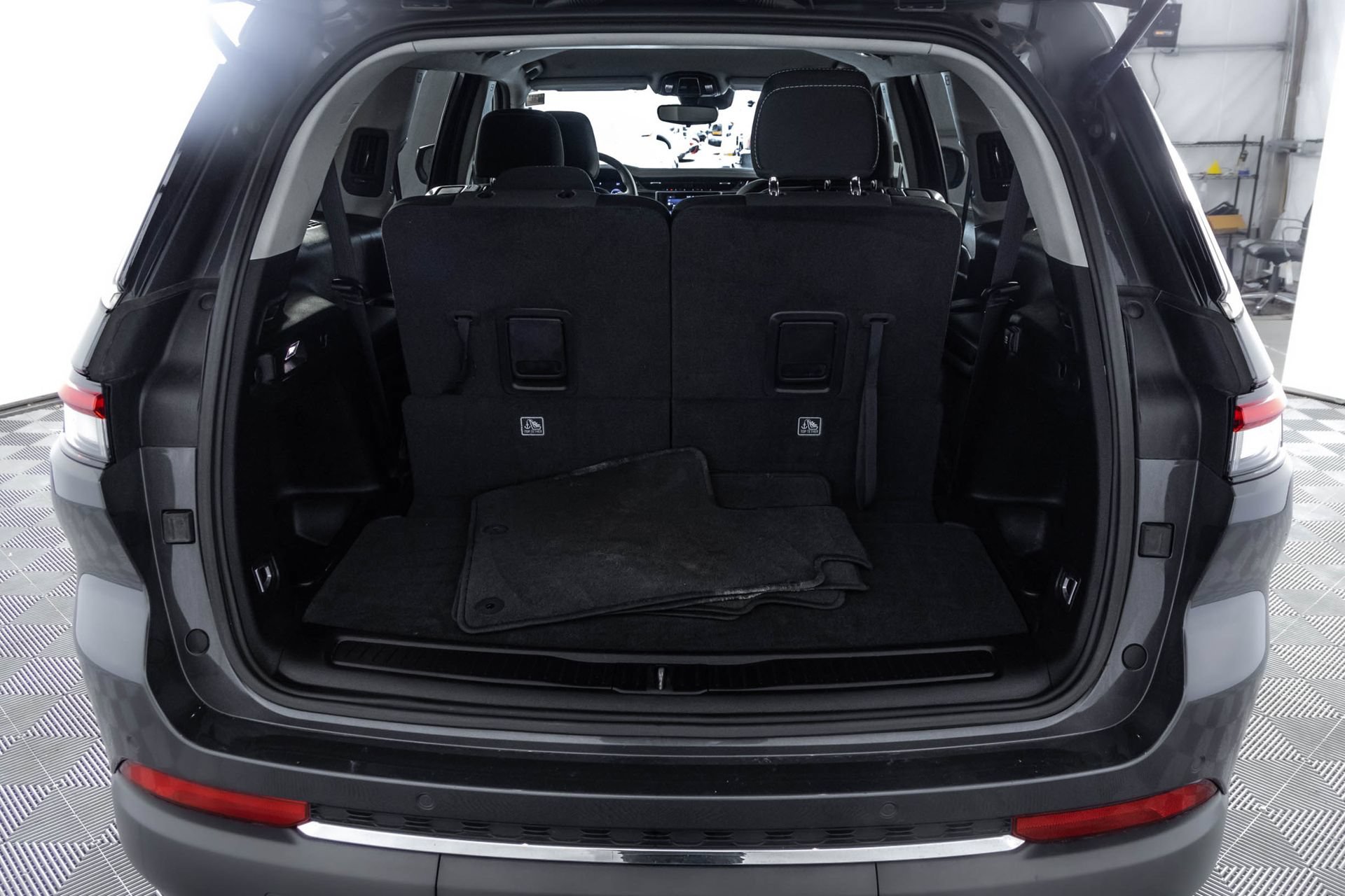 Used 2023 Jeep Grand Cherokee L Laredo AWD/4WD image 35