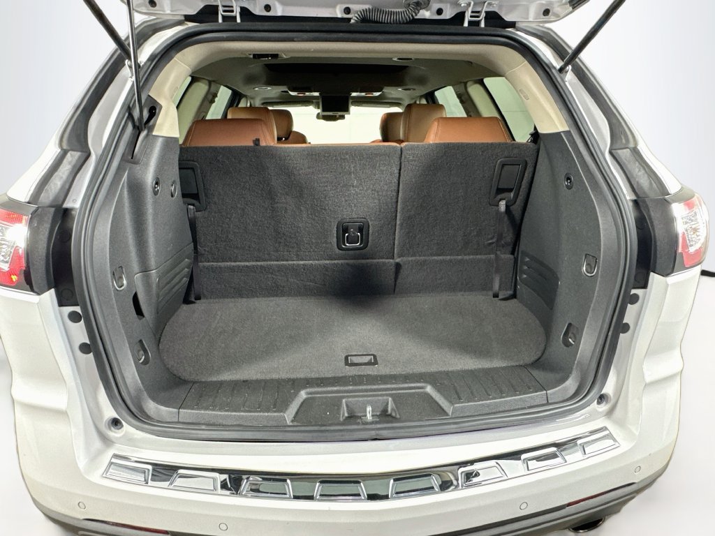 Used 2017 Chevrolet Traverse Premier FWD image 32